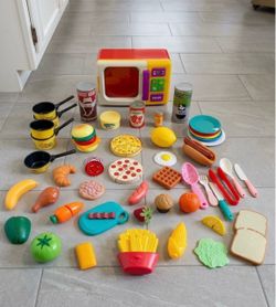 Pretend play vintage microwave toy with sounds and play foods