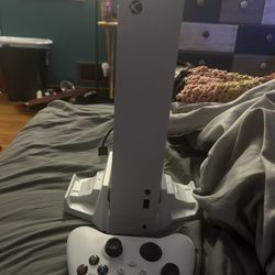 Xbox Series S + Controller + Charging Station