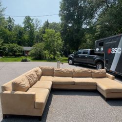 Free Delivery! Tab Rowe Sectional Sofa/Couch! 