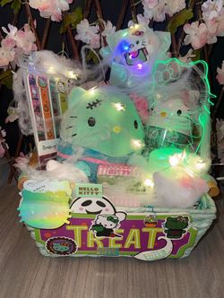 Hello Kitty Halloween spooky Basket