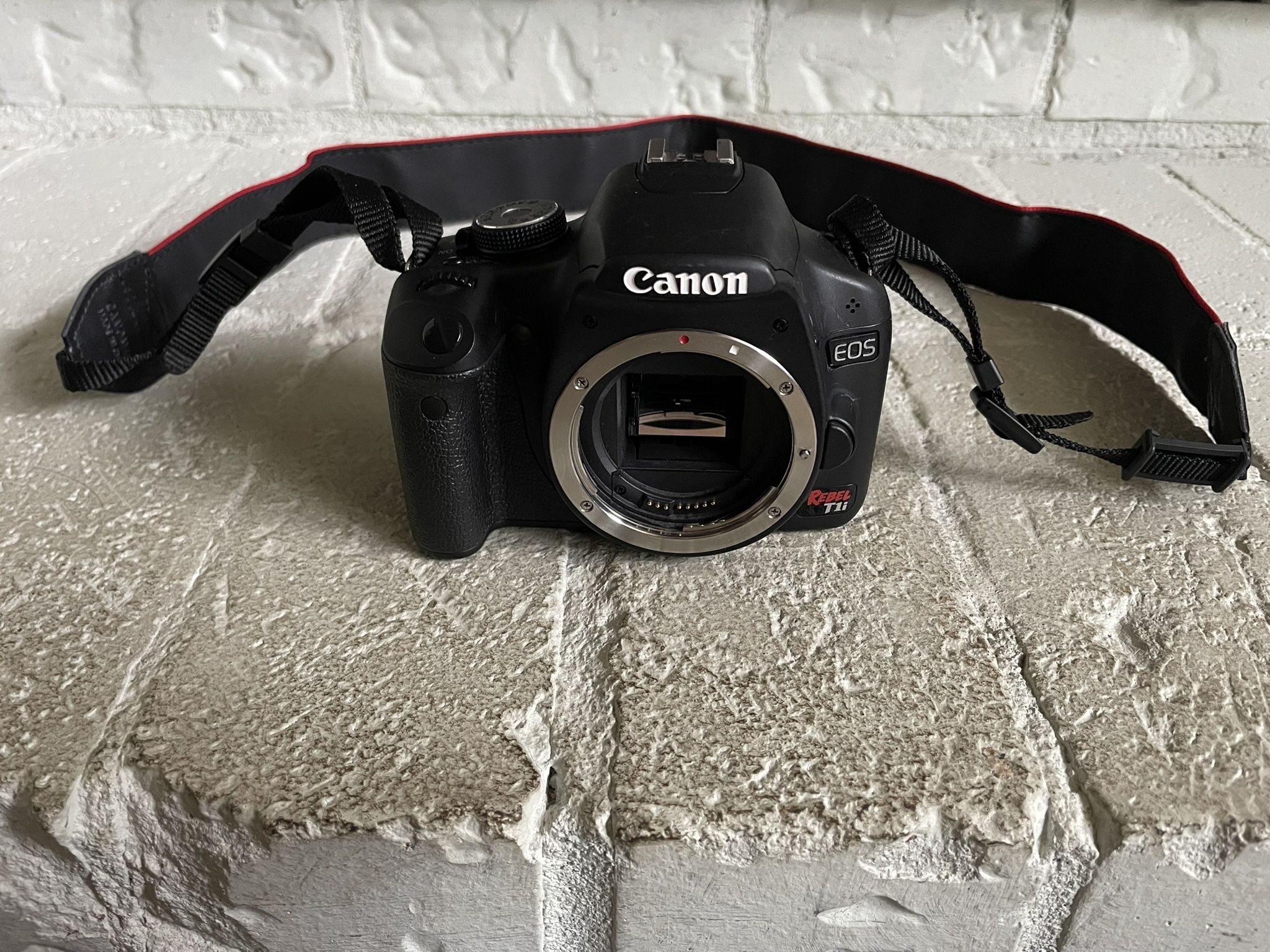 Canon Camera EOS Rebel T1i & Accessories & 2 Batteries
