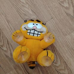 Classic Garfield plushie
