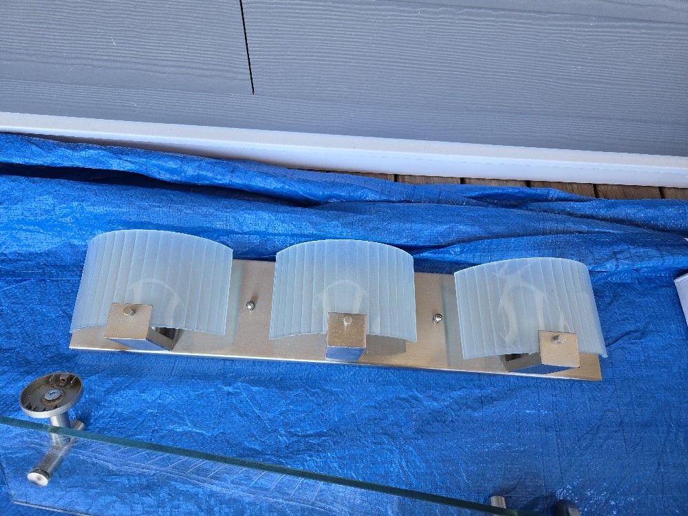 BATHROOM VANITY LIGHT