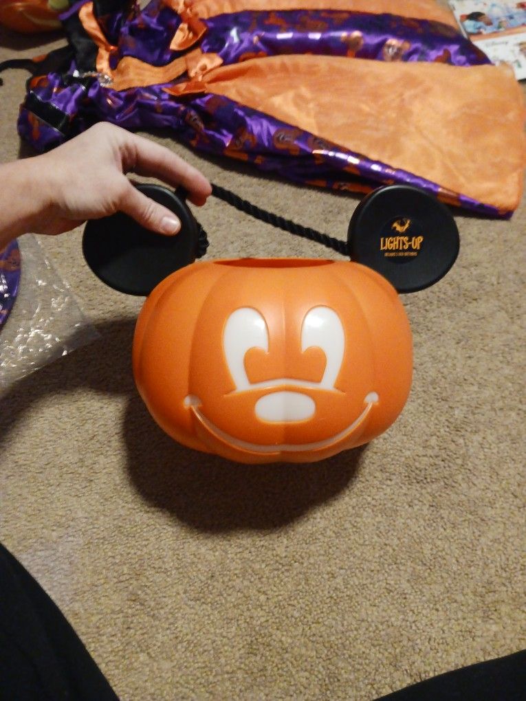 NEW DISNEY MICKEY ✨️ LIGHT UP GLOWING 🪣 BUCKET HALLOWEEN PAIL Changes Color AND Illuminates Candy Inside Bucket