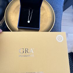 Brand New 1ct Round Moissanite S925 Sterling Silver Necklace. Perfect For Mothers Day Gift 