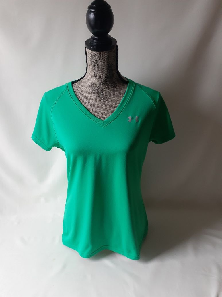 Under Armour women's green v-neck athletic top size M