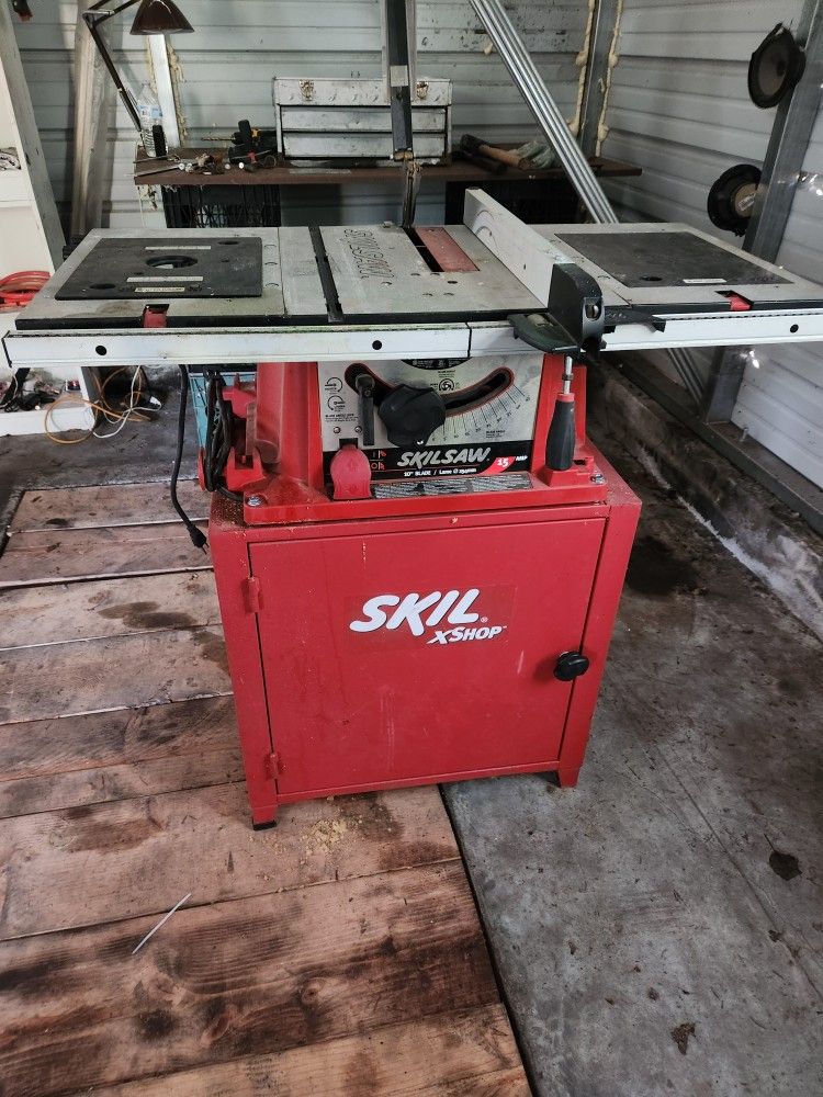 Skill Table Saw