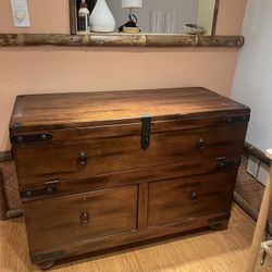 Dresser / Cabinet / Hutch
