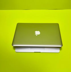 Apple MacBook Pro 13” i5/8GB/256GB SSD $150