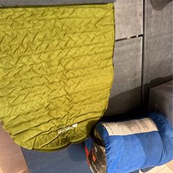 Air sleeping mat and sleeping bag
