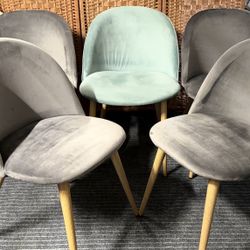 (5)Mid-Century Modern Velvet Diamond Dining Chairs. delivery Available 🚚.