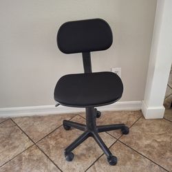 Fabric swivel office chair.