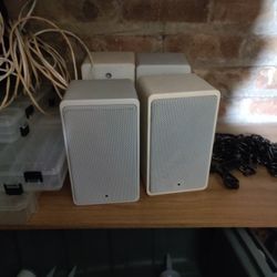 4 speakers 70watt each