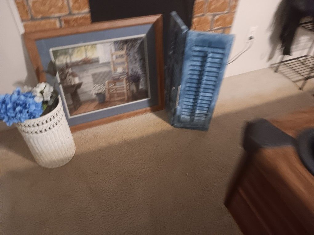 Selling wall Picture With 2 Matching Items To Match