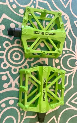 Base Camp Flat Platform MTB Bike Pedals 9/16” Green – New