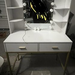 Vanity With Lights 
