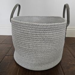 Medium Farmhouse Storage Basket NWOT