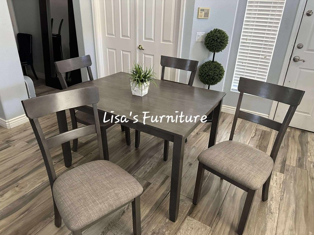 Kitchen Table With Four Matching Chairs..(Check Out My Profile) $250