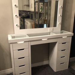 Vanity Desk With Mirror 