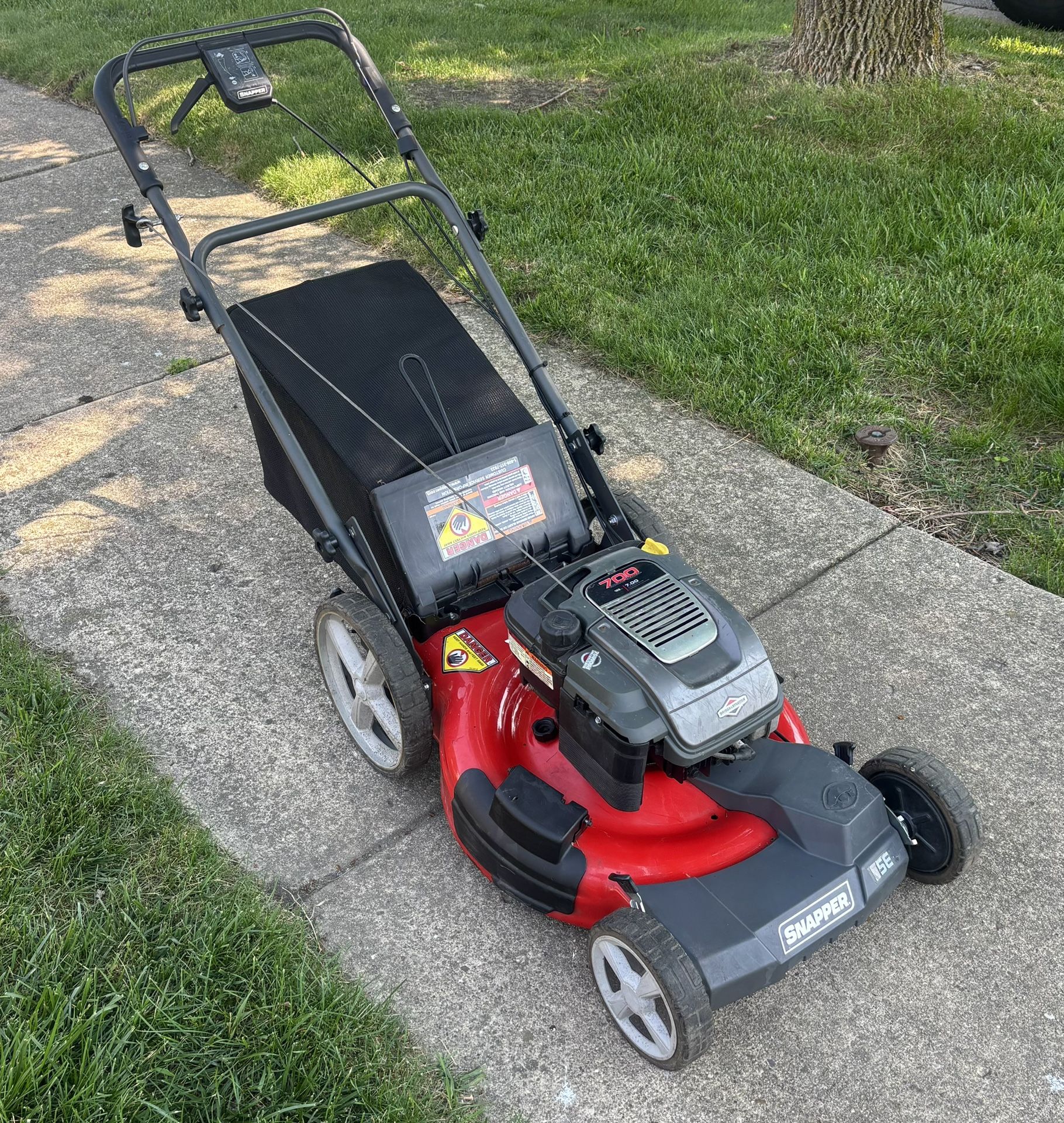 Snapper Self Propelled Lawn Mower with Bag