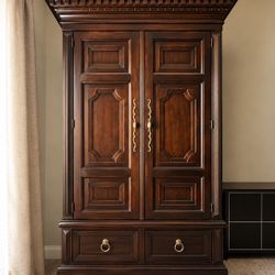 Dresser / Armoire Bernhardt 