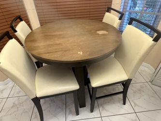 Table with 4 chairs