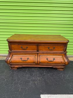 Vintage Solid Wood Style 4 Drawer Dresser – Ornate Carved Chest of Drawers – Traditional Bedroom Furniture – Storage Cabinet