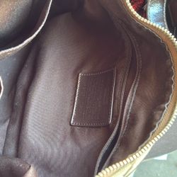 Coach Handbag. No Stains /rips.. pick up dysart Road and Thunderbird