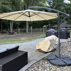 Cantilever umbrella