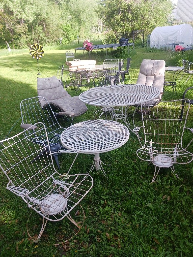 Mid-century Homecrest Furniture 8 Pieces