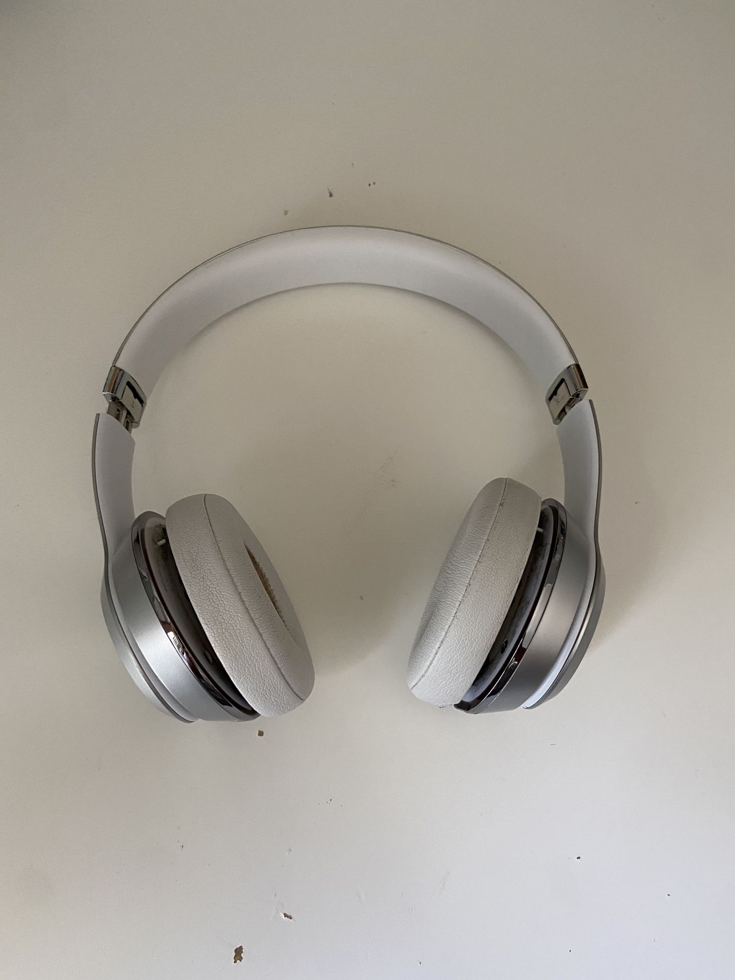 Broken beats solo 3 wireless headphones