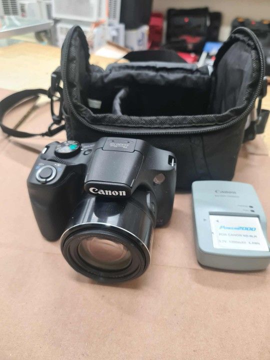 Canon PowerShot SX530 HS 16.0 MP CMOS Digital Camera with 50x Optical is Zoom (24-1200mm), Built-in WiFi, 3-Inch LCD and 1080P Full HD Video (Black)