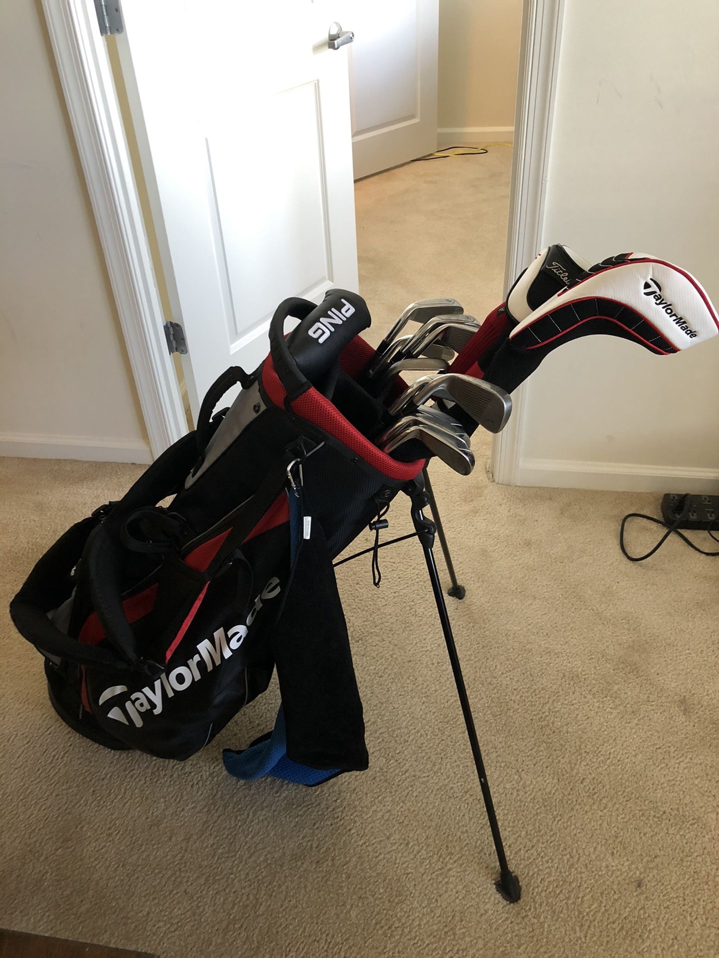 Complete golf club set with bag