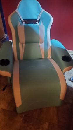 Video gaming chair