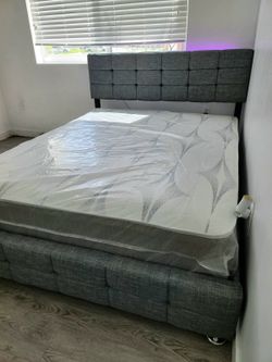 NEW QUEEN-SIZE MATTRESS AND BOX SPRING 🆕️