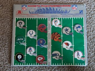 Vintage NFL Magnetic Team Standings Board w/15 Helmet Magnets AFC NFC Football