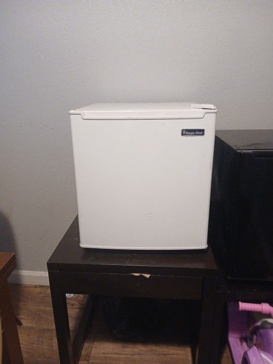 Magic Chef Mini Fridge