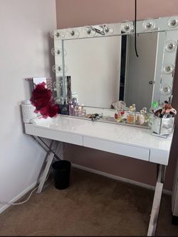 Vanity W/Mirror