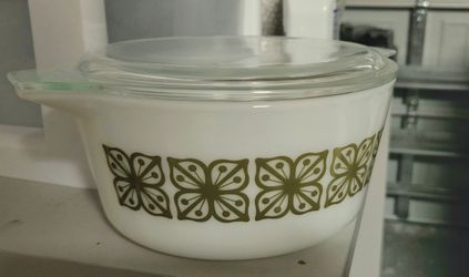 Mid Century Pyrex  covered casserole