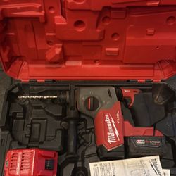 Milwaukee M18 Fuel 1" SDS Plus Rotary Hammer Drill w/battery & w/charger