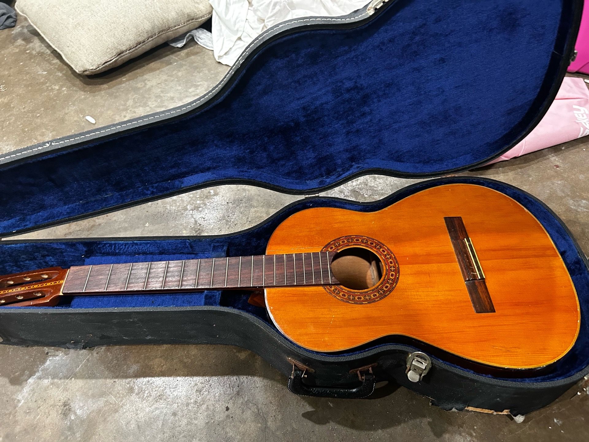 12 string, stringless guitar with suede case