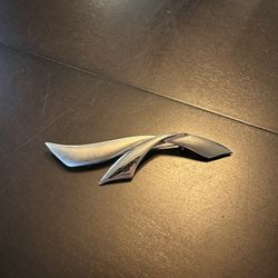 Silver Ribbon Brooch 