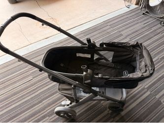 Used Graco Pivot Suite Travel System