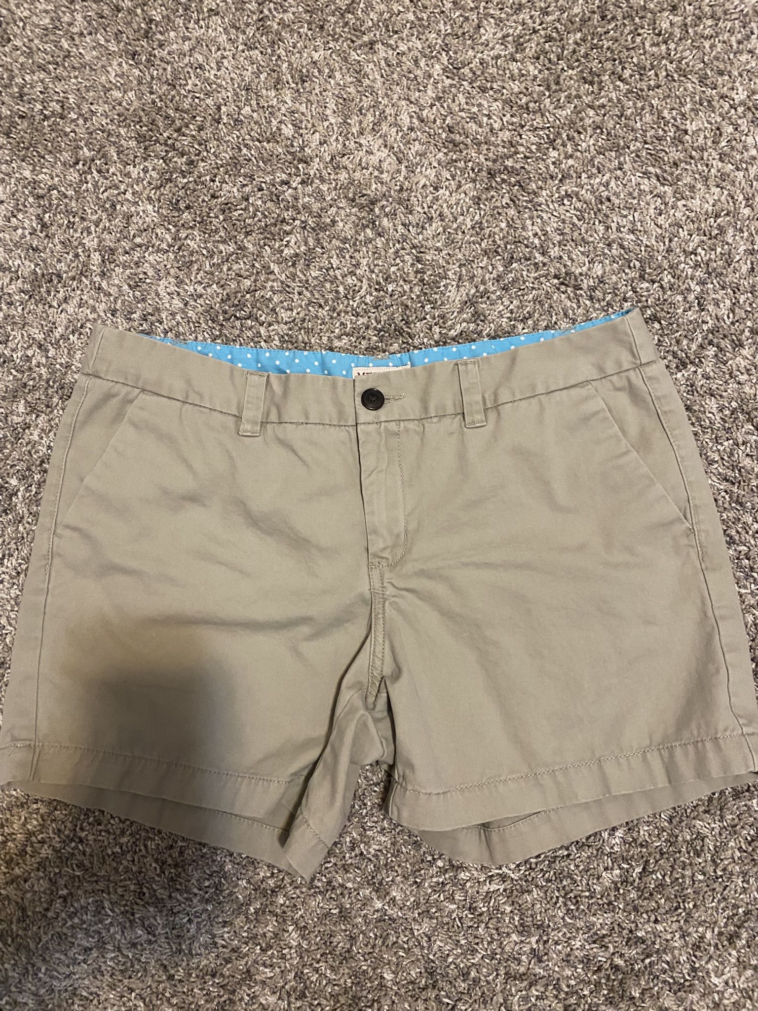 women’s khaki shorts
