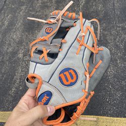 wilson A450 11.5” (RHT) baseball glove