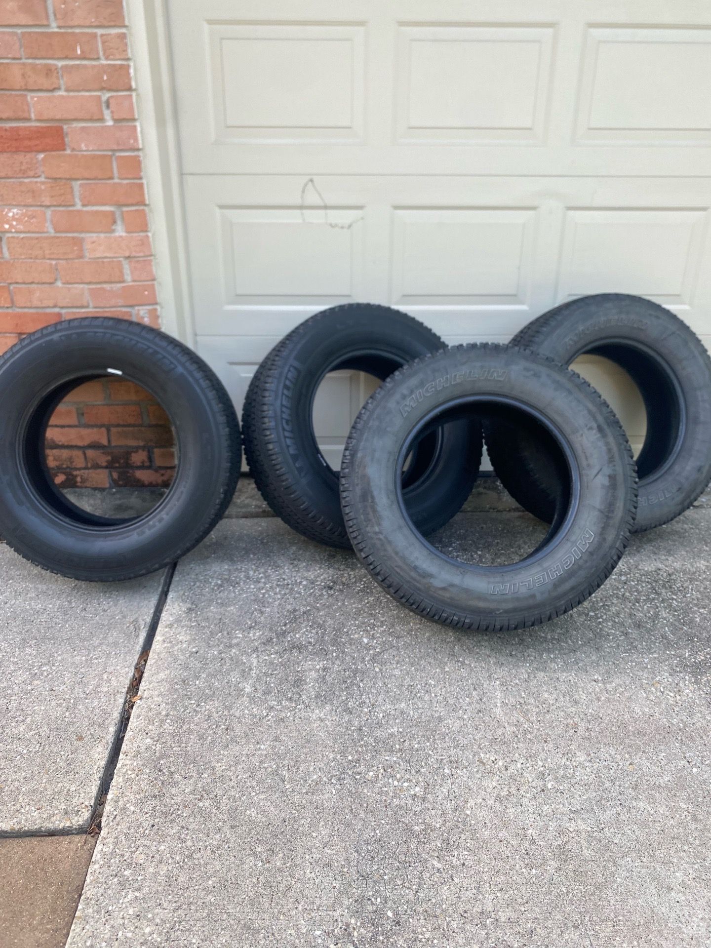 Set of 4 Michelin Truck Tires LT275/65R18 – Good Condition
