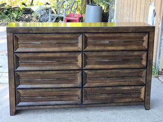 DRESSER