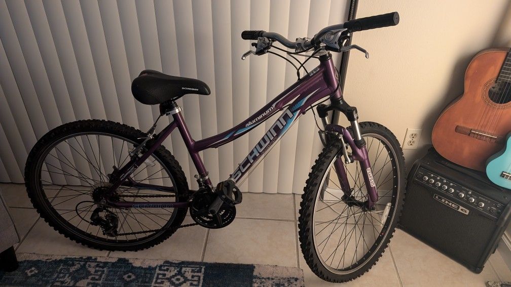 Woman’s Schwinn SR suntour Mountain Bike Style 21 Speed