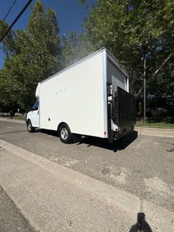 2020 Chevrolet Express 3500 12’ Box Truck • Tommy Gate • Service Fit