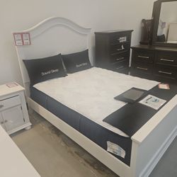 KONA WHITE QUEEN PANEL. BED